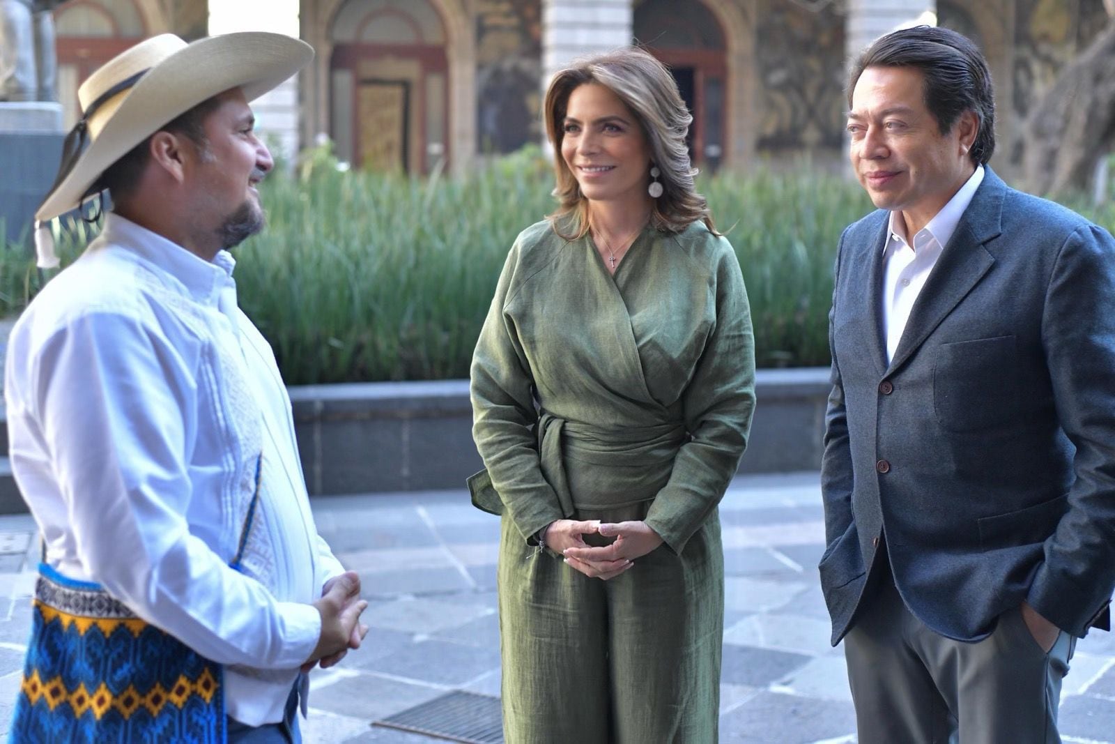 Lotería Nacional rinde homenaje a Ayotzinapa y las Normales Rurales con billete conmemorativo.