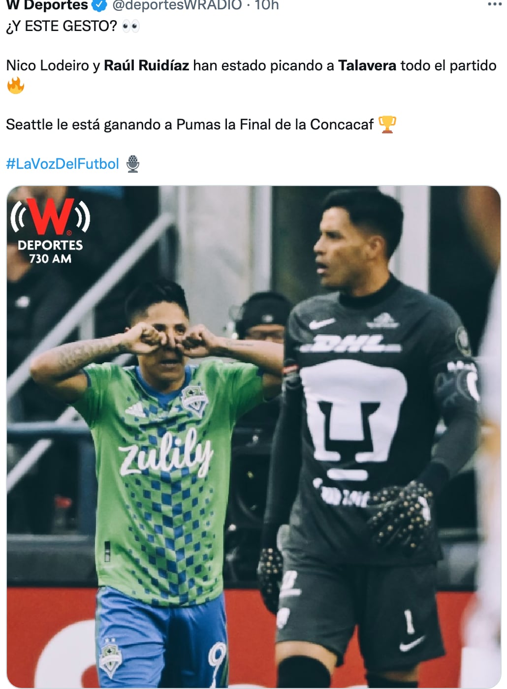 Raúl Ruidíaz hace gesto a Alfredo Talavera