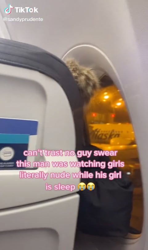 TikToker capta a hombre viendo porno mientras su novia dormía