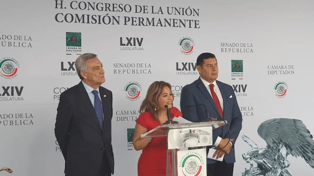 Lucia Meza en conferencia de prensa.