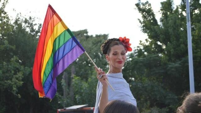Alejandra Bogue, "La Bogue", durante Marcha del Orgullo Gay en Chihuahua