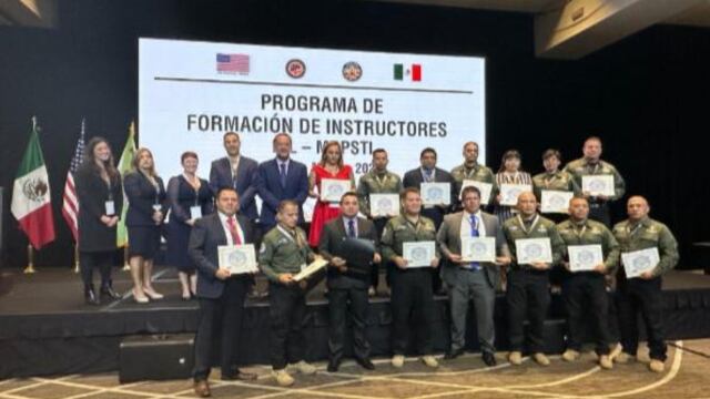 Secretario de Seguridad de Guanajuato asiste a graduación de programa de formación de instructores