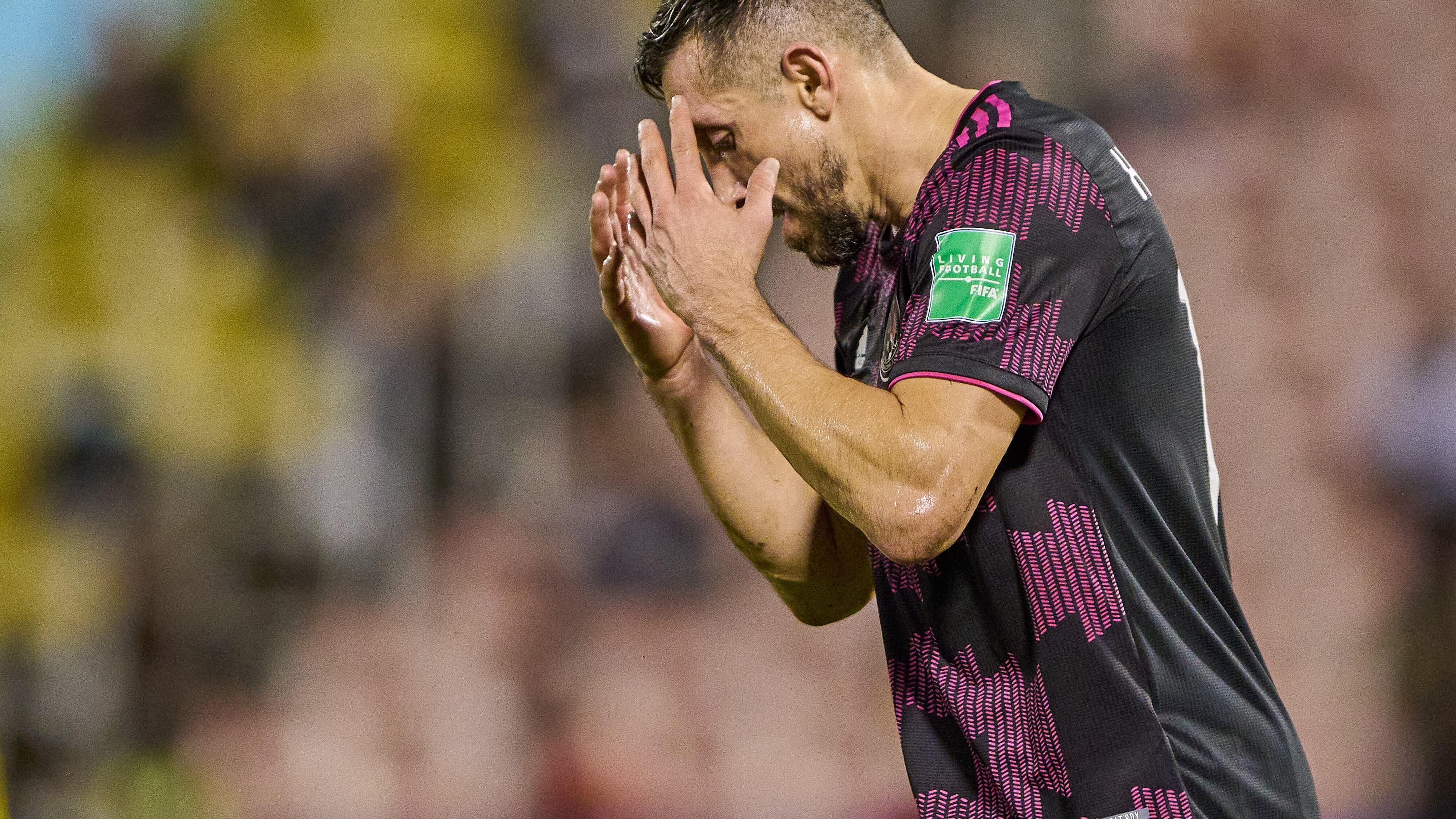 “Debió verse desnudo y hacerse a un lado”: Chelís destroza a Héctor Herrera por su pésima forma física