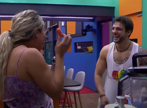 Nicola Porcella muestra a Wendy Guevara lo que oculta su bóxer