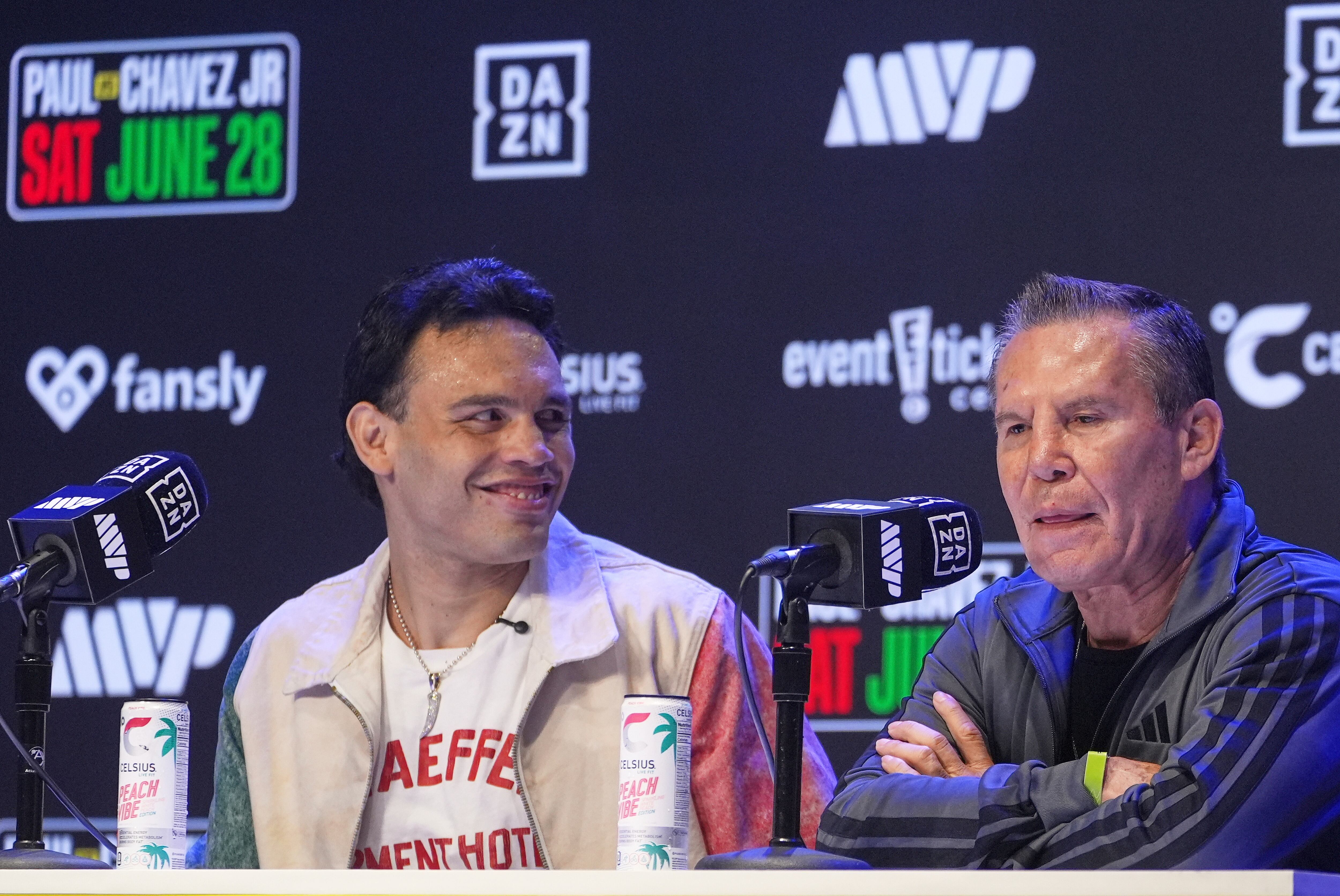 Julio César Chávez Jr. junto a su padre, Julio César Chávez González