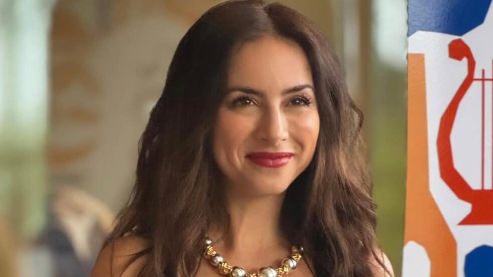 ¿Quién es Claudia Lizaldi, conductora de MasterChef Celebrity 2025 acusada de fraude?