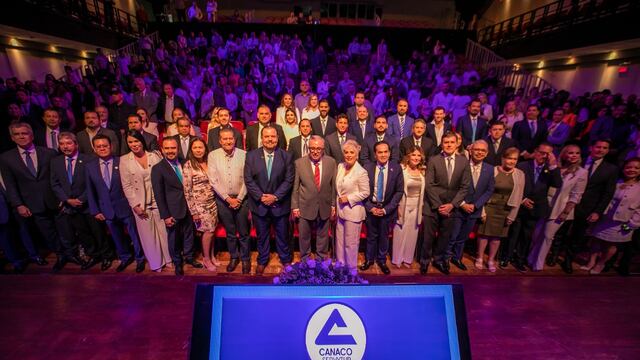 Rubén Rocha toma protesta a María Guadalupe Zavala