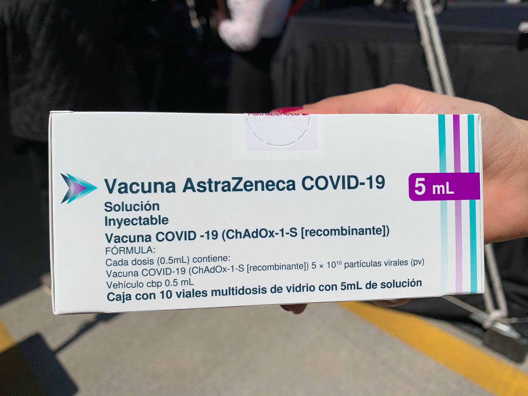 Vacuna AztraZeneca envasada en México