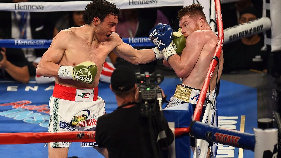 Chávez Jr. conecta al ‘Canelo’.
