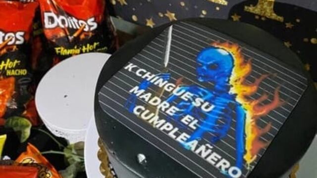 Pastel de cumpleaños con "mentada de madre"
