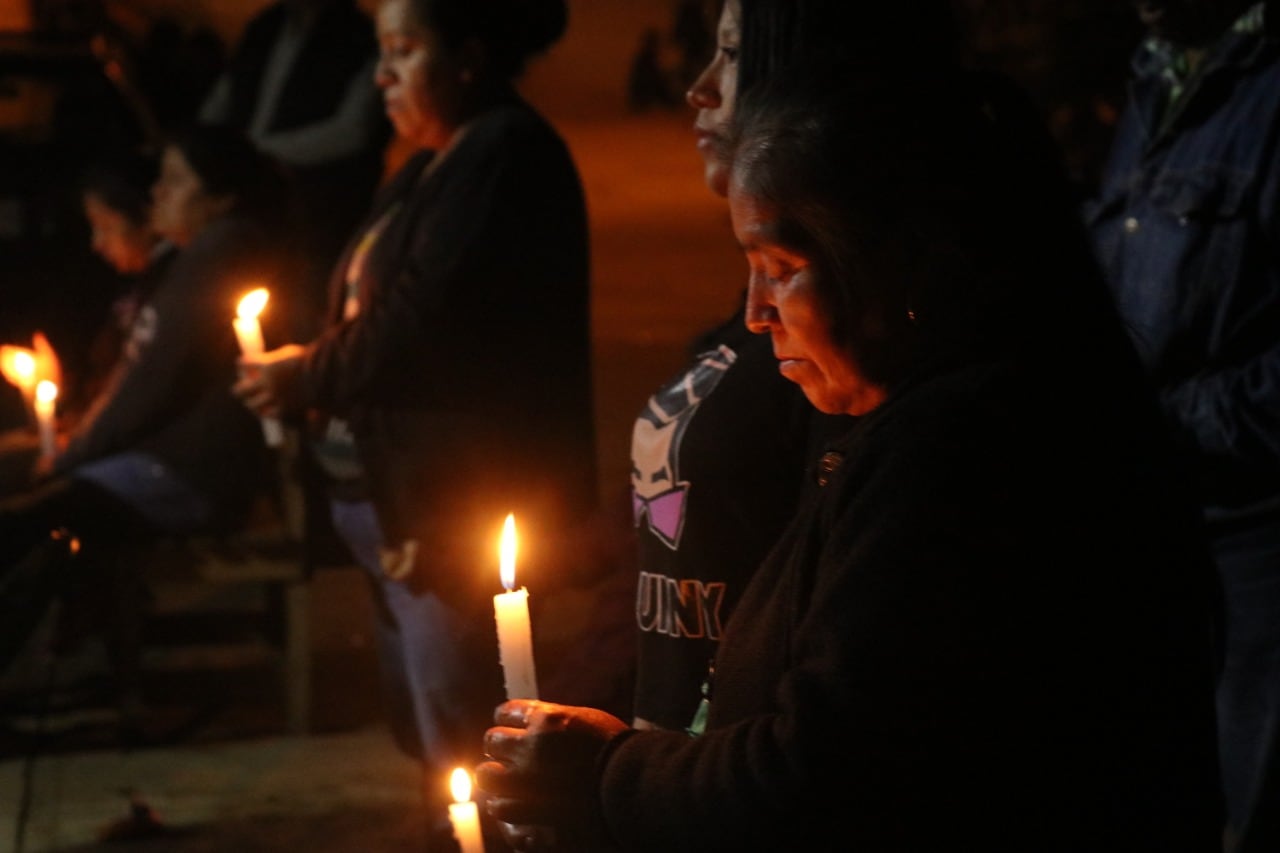 Rezan en San Marcos Atexquilapan de Naolinco,, Veracruz, por el descanso de Jair, Yovani y Misael, quienes murieron en un tráiler abandonado en San Antonio, Texas