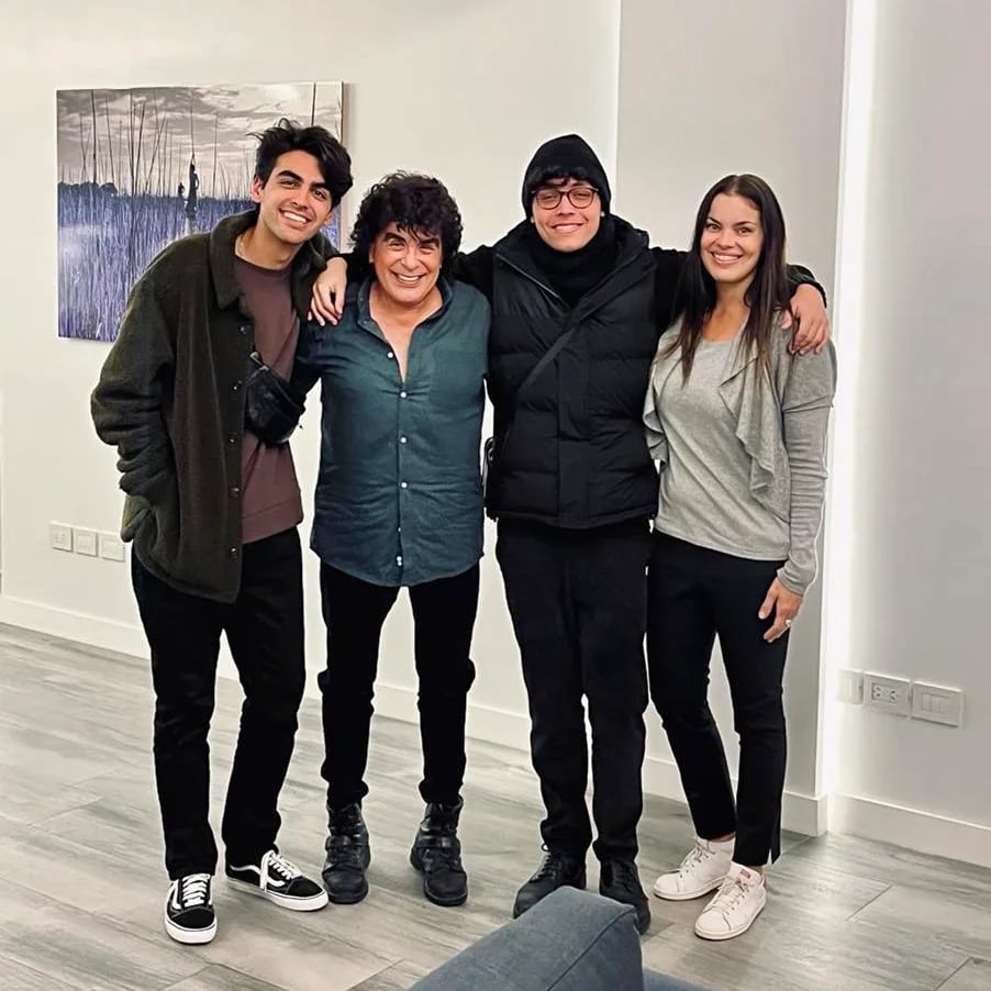 Laureano Brizuela con sus hijos.