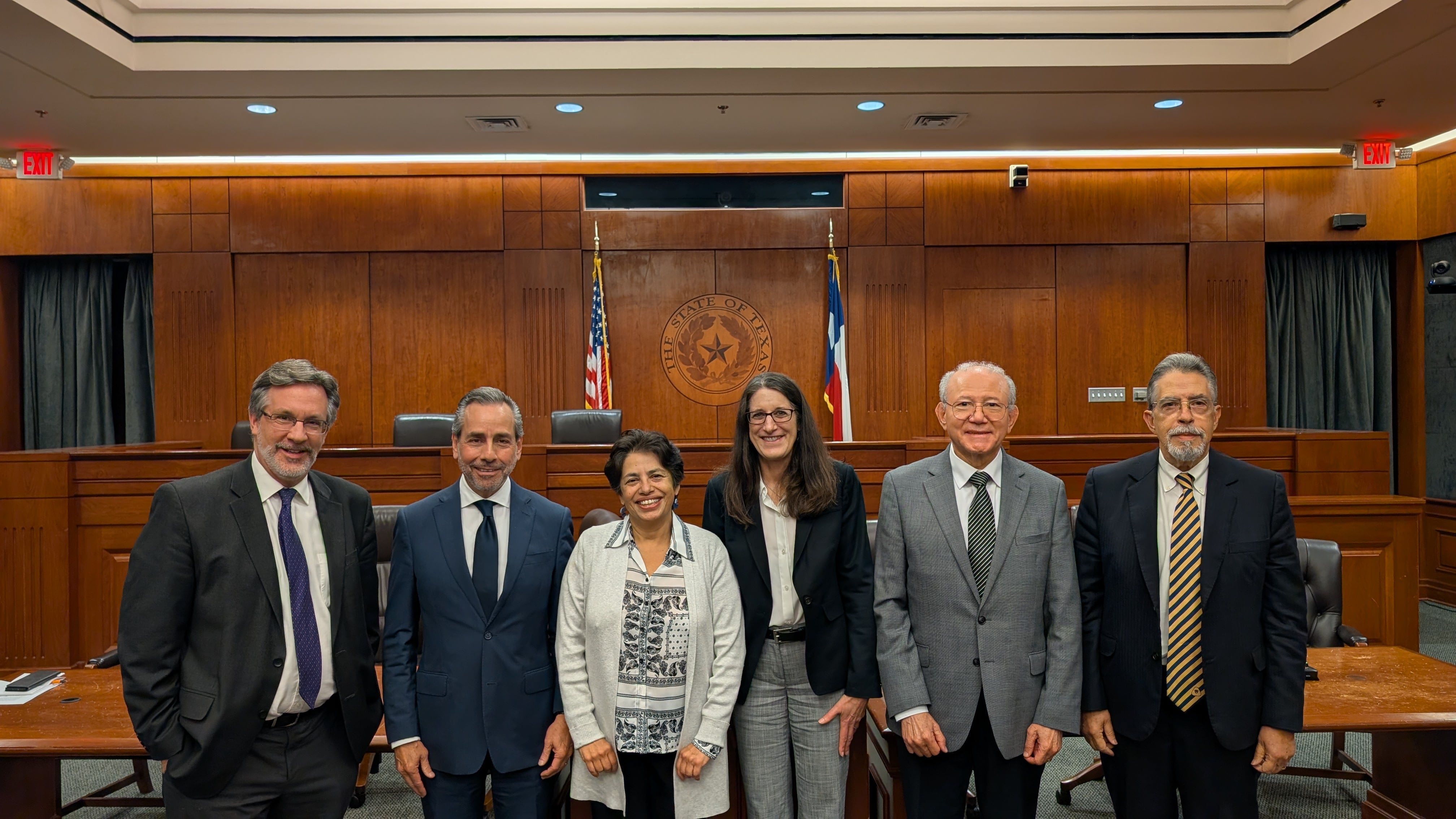 Así fue el viaje de Lenia Batres a Texas. John M. Ackerman (izquierda)