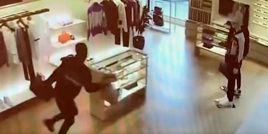 Ladrón de 17 años roba una tienda Louis Vuitton en Estados Unidos