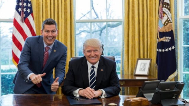 Sean Duffy, secretario de transporte de Estados Unidos junto a Donald Trump