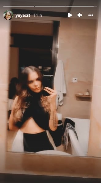 Yuya sexy y atrás su trabajadora del hogar.