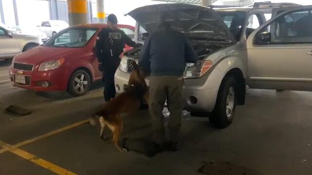 La heroína estaba oculta en el motor de la camioneta.