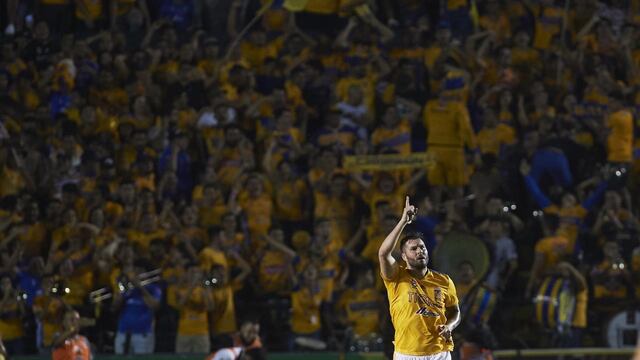 Gignac celebró el gol junto a todo el 'Volcán'