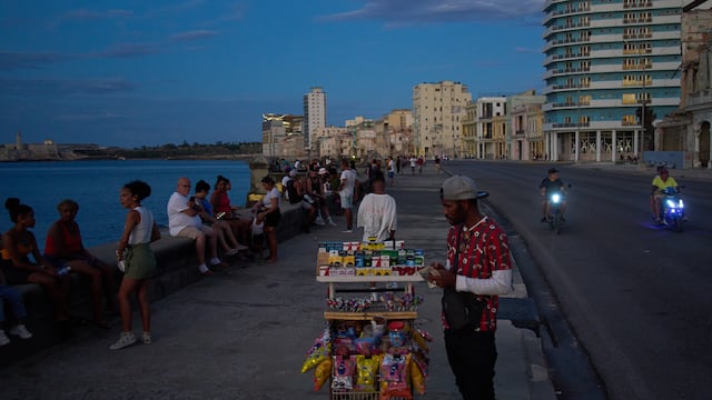 Estadounidenses y cubanos en el exilio podrán tener negocios en Cuba