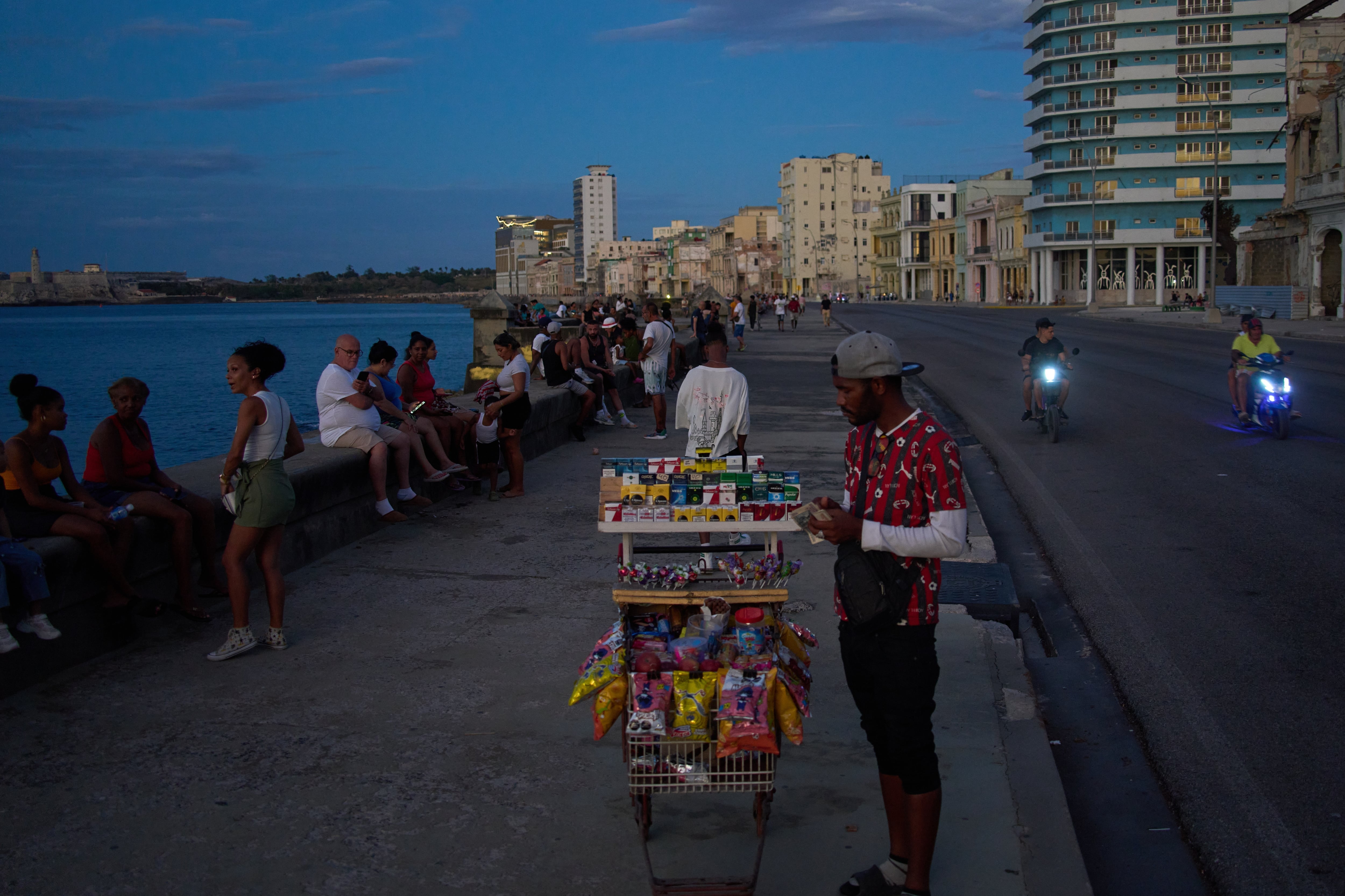 Estadounidenses y cubanos en el exilio podrán tener negocios en Cuba