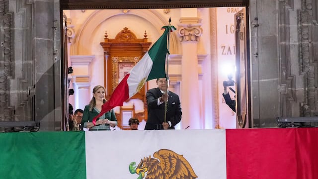 “¡Vivan las madres buscadoras!”: Alejandro Armenta las incluye en su Grito de Independencia
