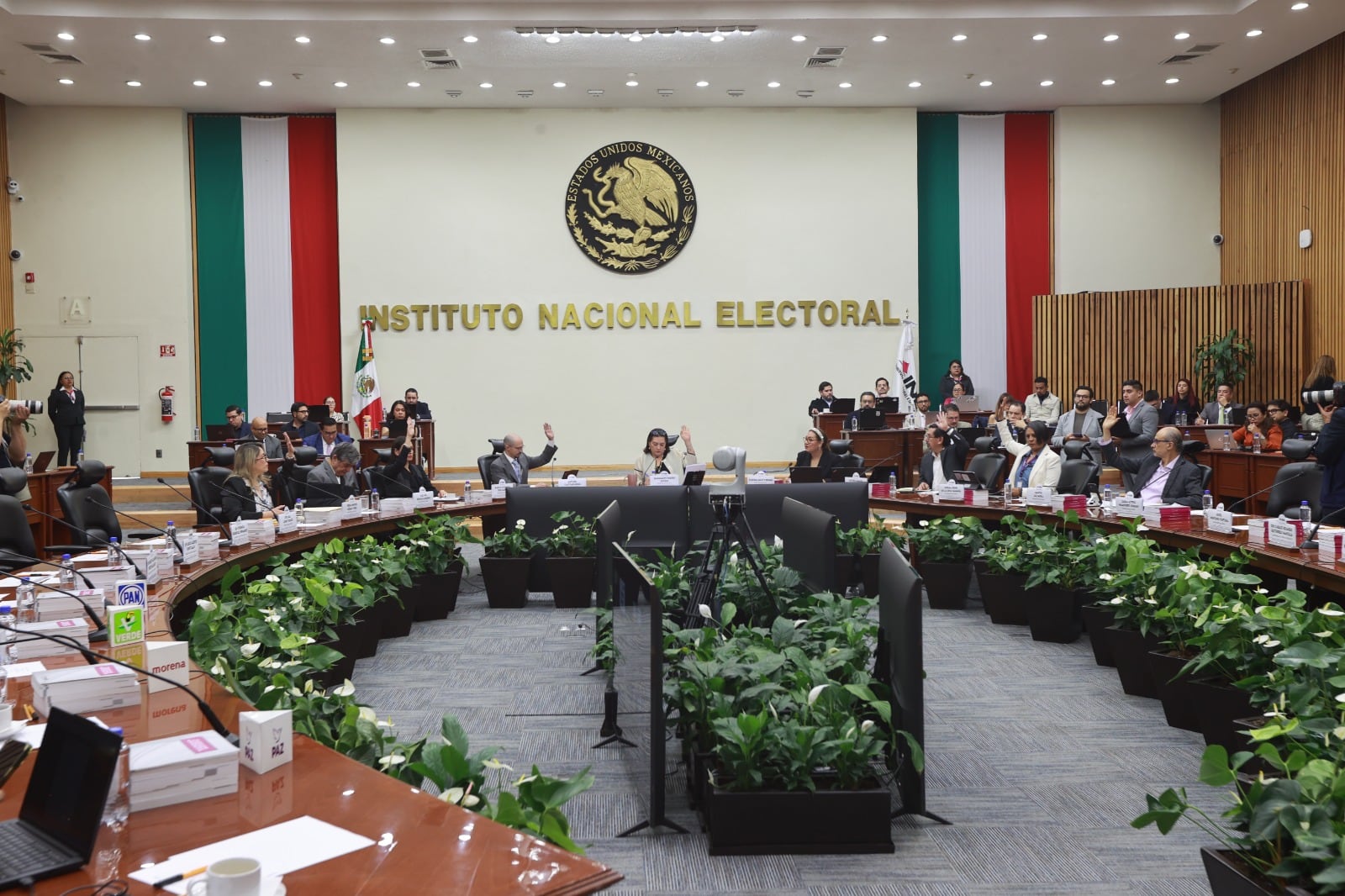 INE da 48 horas más a Somos para cambiar su logo