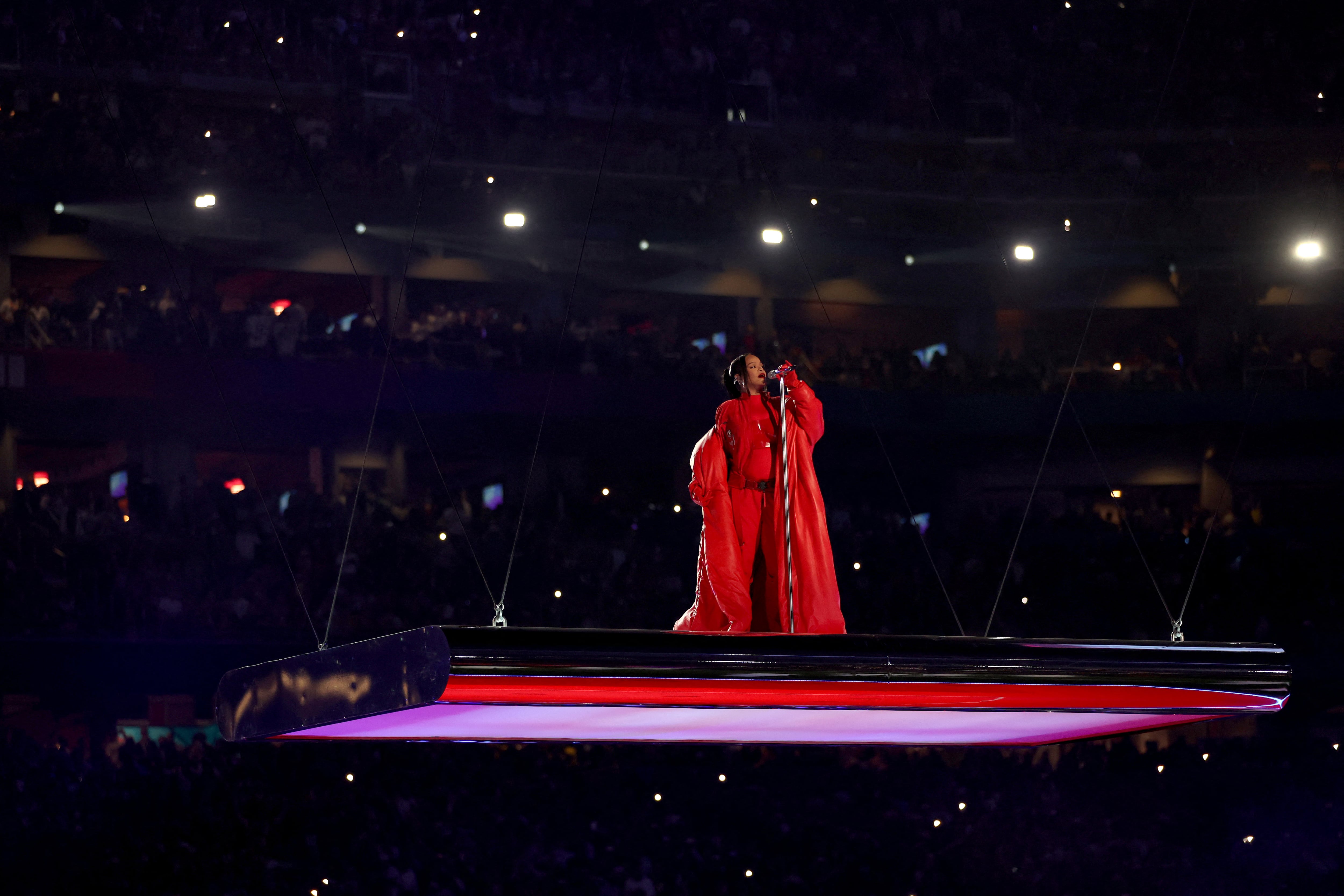 Rihanna en el medio tiempo del Super Bowl LVII