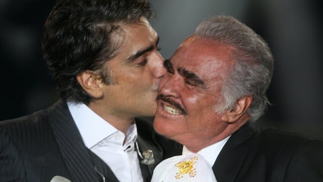 Alejandro Fernández junto a Vicente Fernández