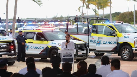 Ana Paty Peralta fortalece la estrategia de seguridad con la entrega de 70 patrullas en Cancún