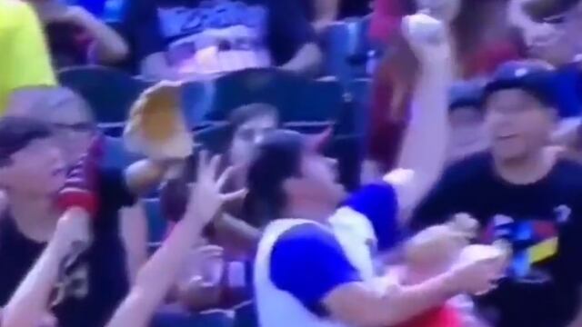 Aficionado hace espectacular atrapada