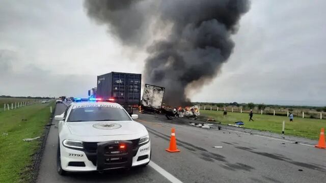 Choque entre un tráiler y una camioneta en Tamaulipas