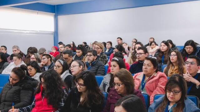 Un 10 por ciento en la reducción de la duración de la instrucción educativa disminuye en un 1.5 por ciento de la desviación estándar en el rendimiento académico