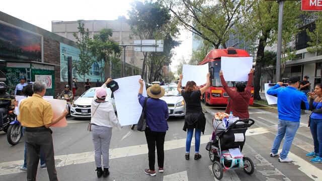 Protesta de padres de niños con cáncer.