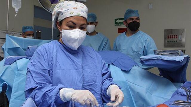 Extirpan tumor maligno de 13 kilos en hospital IMSS de Veracruz