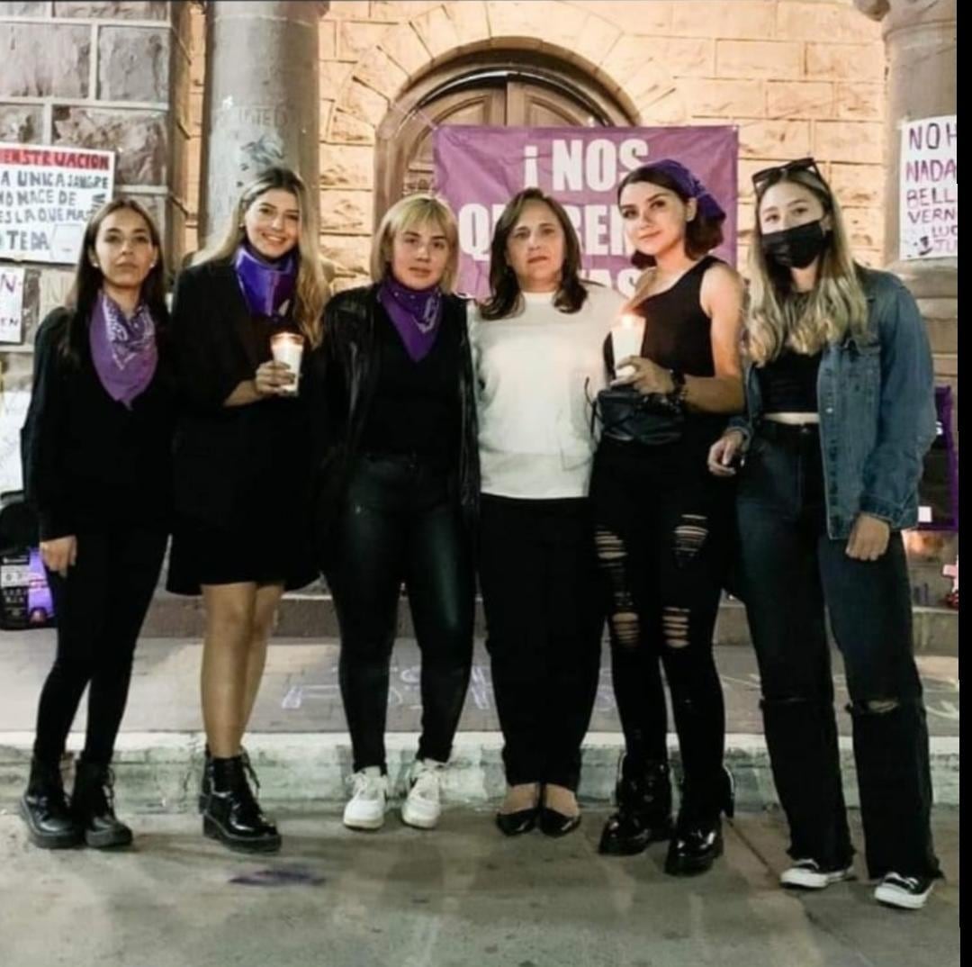 Marisol Cuadras a un lado de la alcaldesa de Karla Córdova