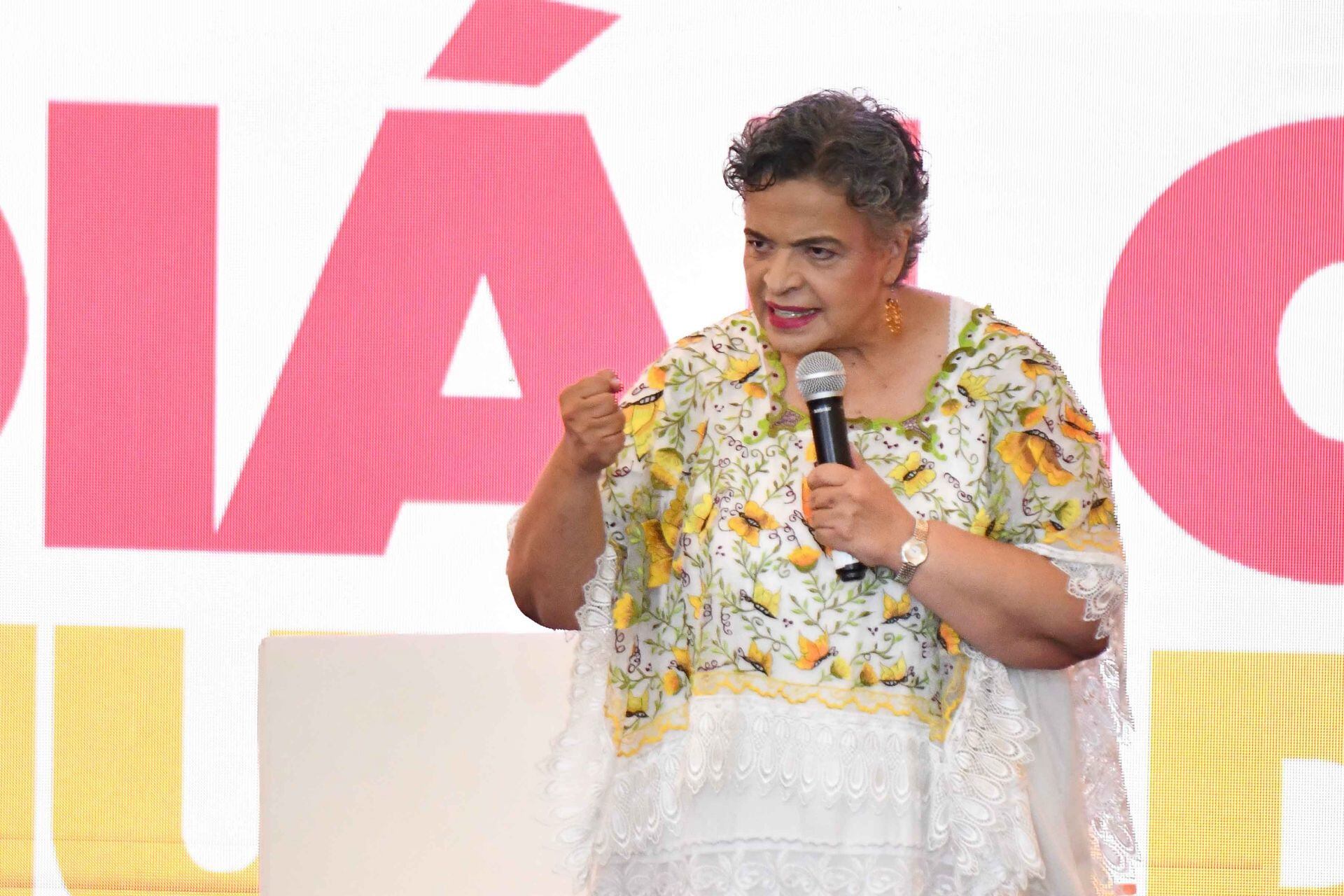 Beatriz Paredes, durante el primer foro "Diálogos Ciudadanos" del Frente Amplio por México