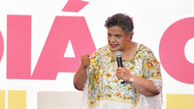 Beatriz Paredes, durante el primer foro "Diálogos Ciudadanos" del Frente Amplio por México