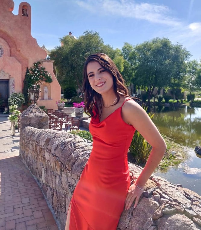 Valeria Bermea, esposa de Edgar se cae