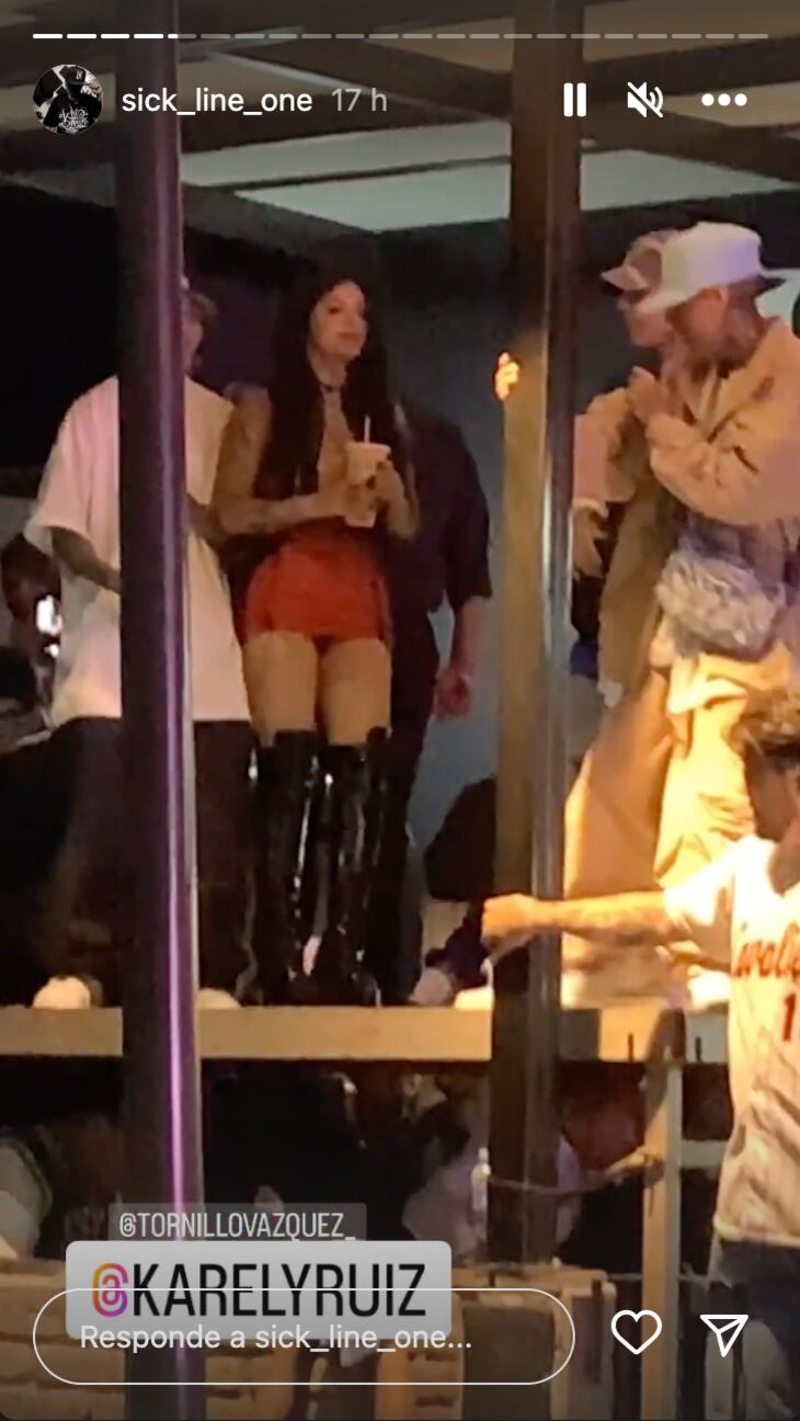Karely Ruiz estuvo presente en el concierto de Santa Fe Klan en Guanajuato
