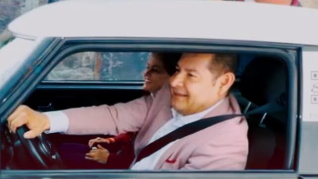 Alejandro Armenta presenta a Zacua, auto eléctrico con el que hará precampaña