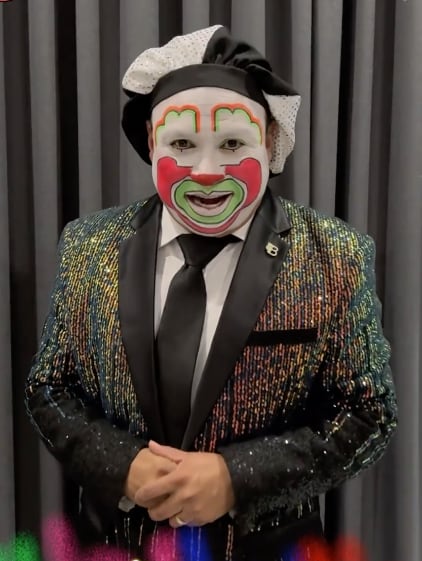 Brincos Dieras, comediante.