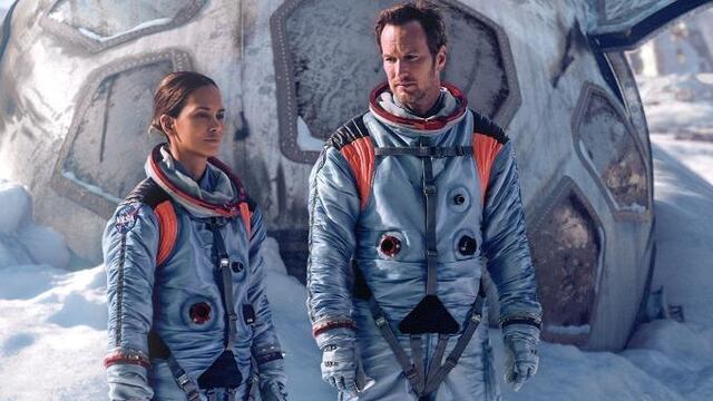 Patrick Wilson y Halle Berry en la película 'Moonfall'