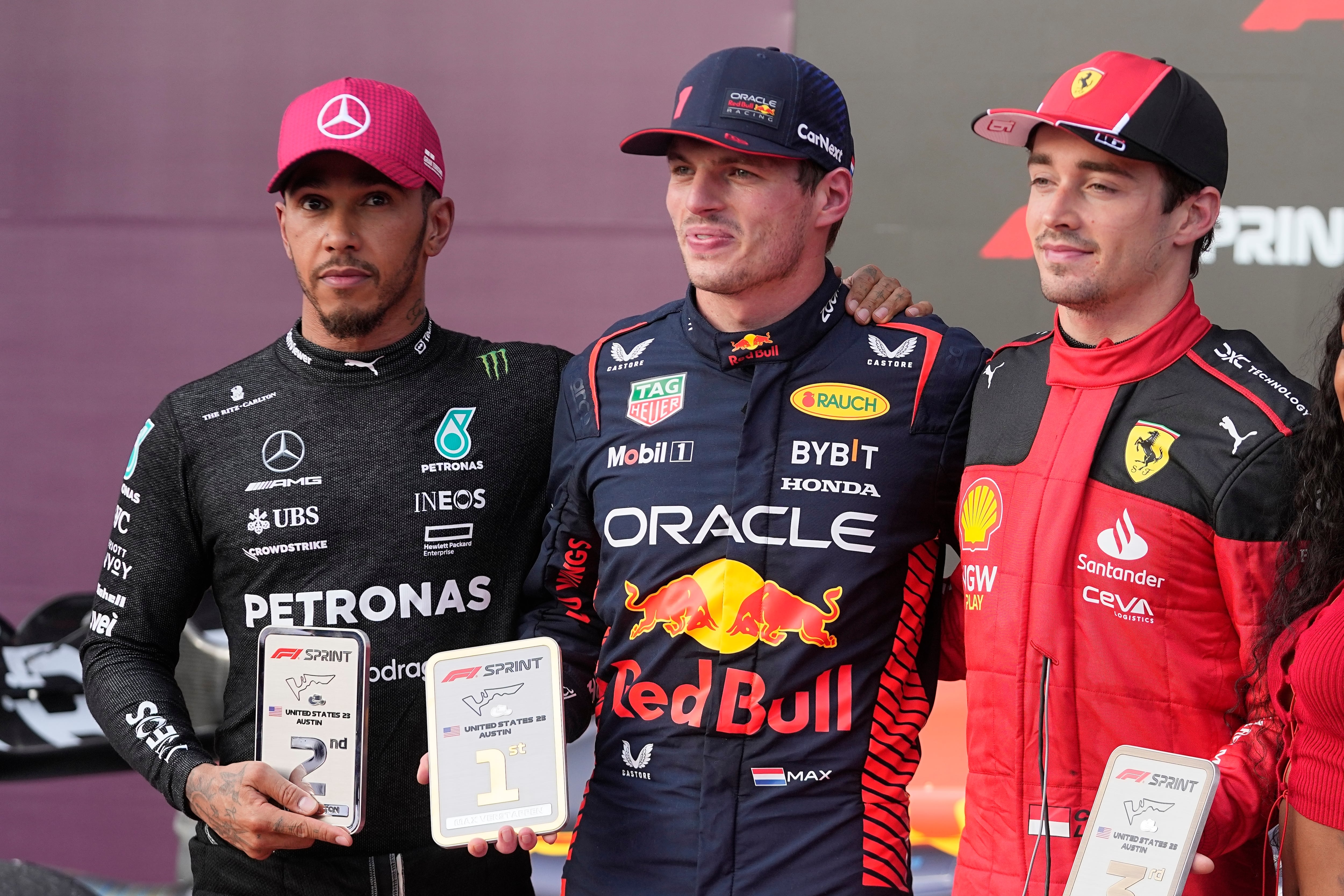 Lewis Hamilton, Max Verstappen y Charles Leclerc