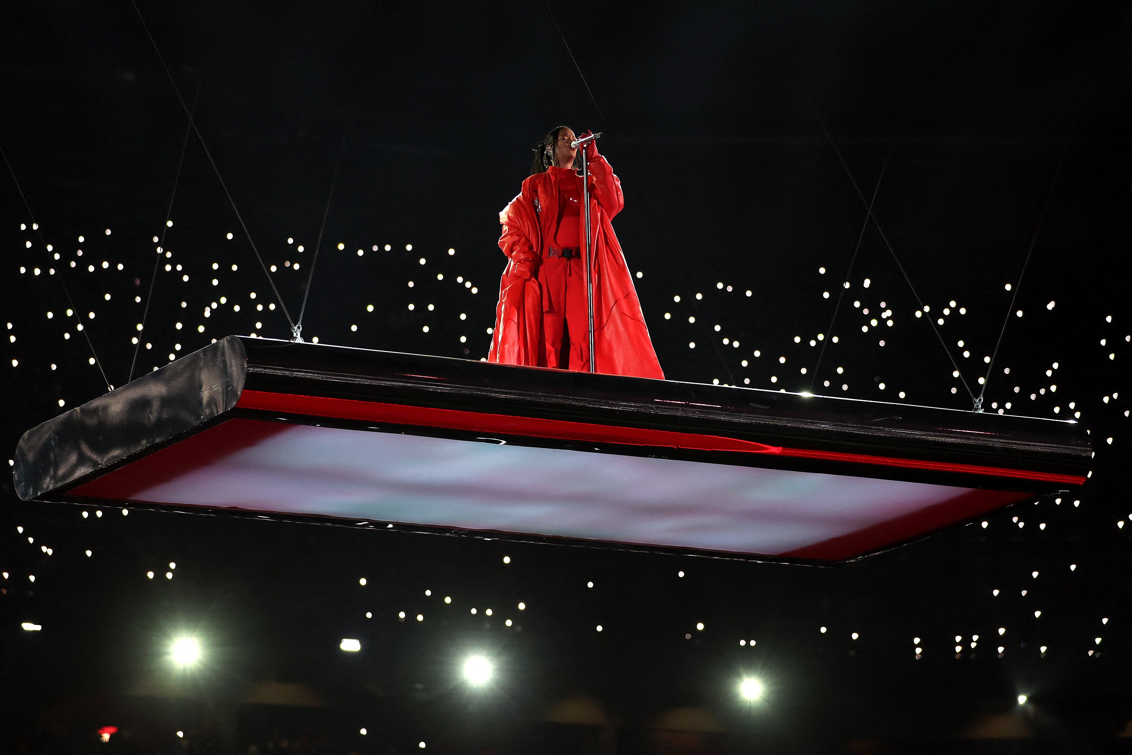 Rihanna en el medio tiempo del Super Bowl LVII