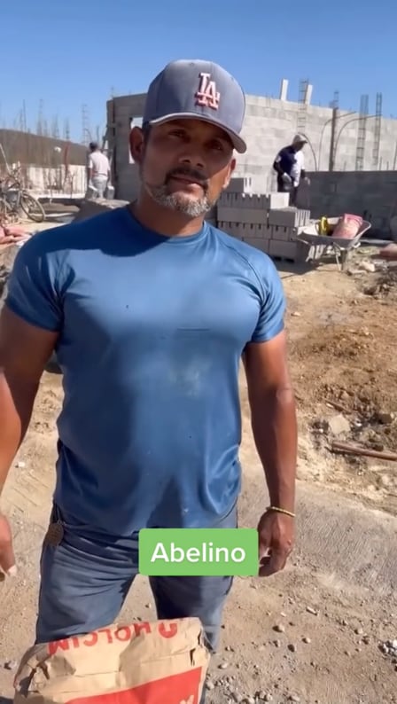 Albañil demuestra su fuerza en video de TikTok