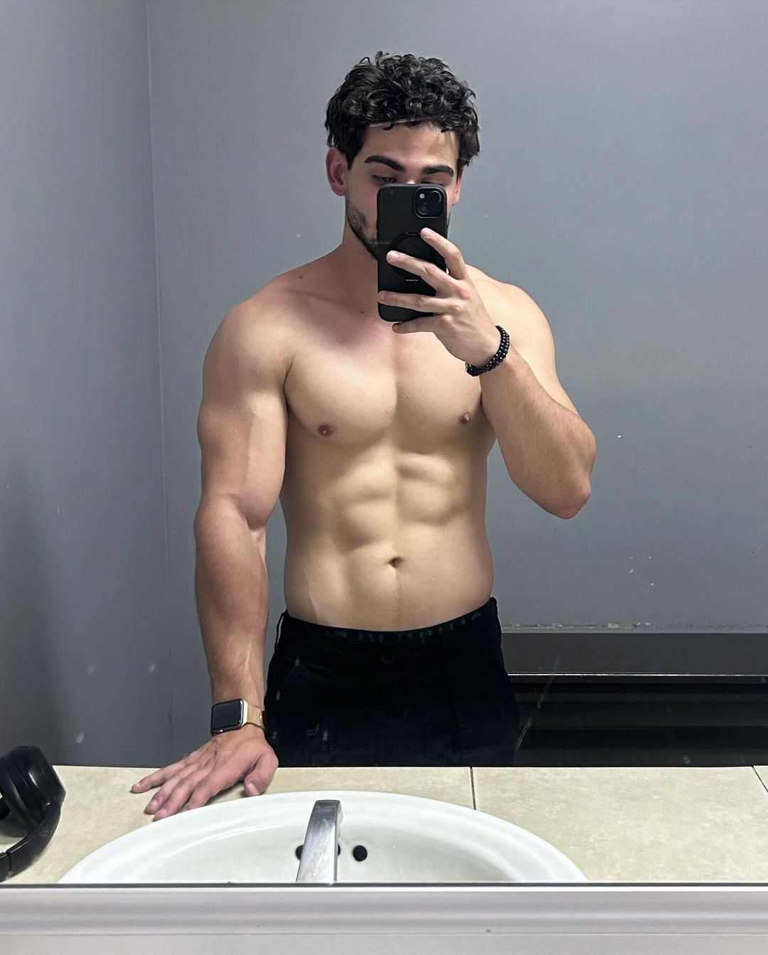 Pablo Durazo es el stripper del show del Día de las Madres