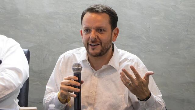 Carlos Torres, esposo de Marina del Pilar