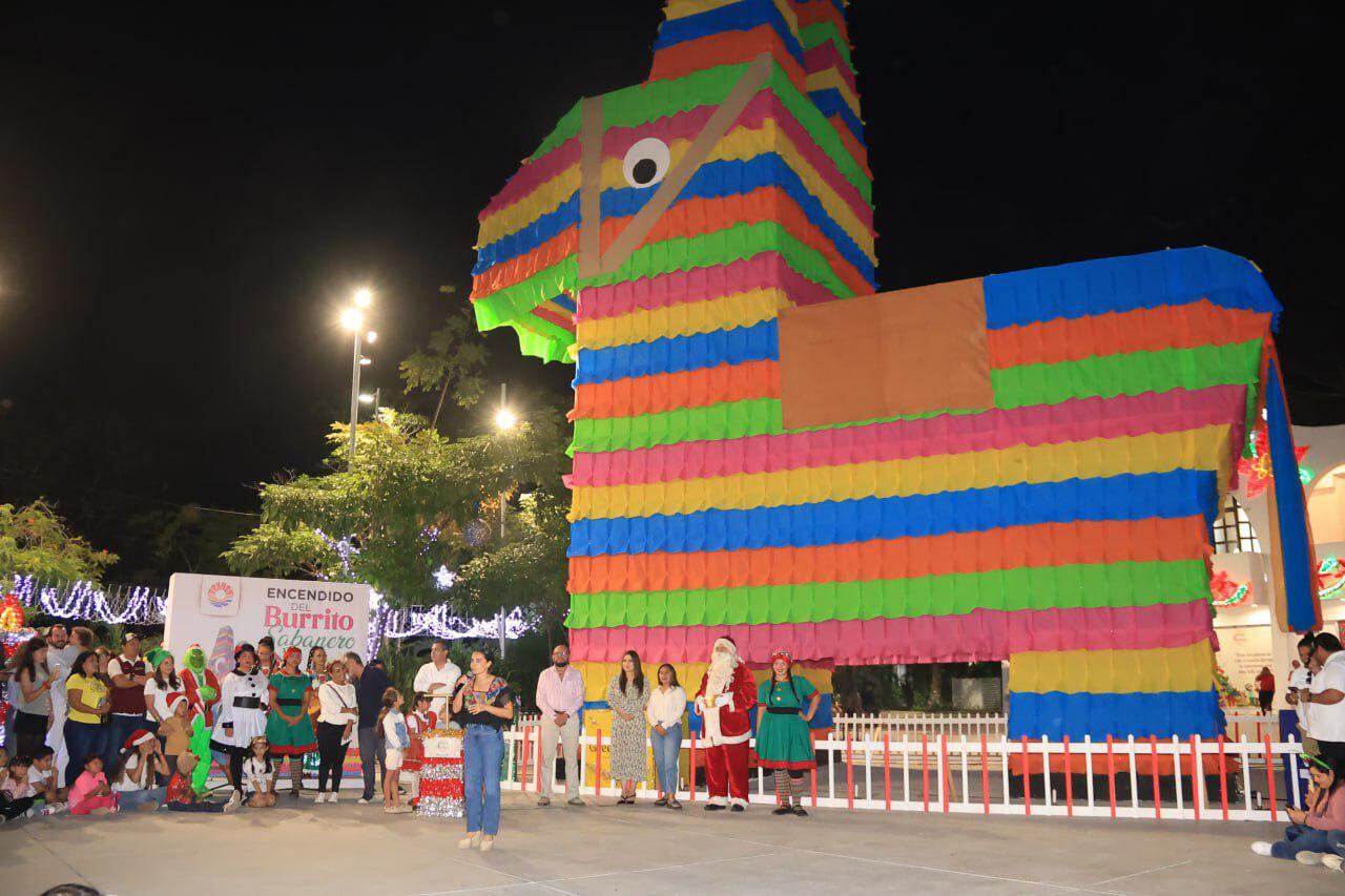 Ana Paty Peralta ilumina la figura monumental del Burrito Sabanero