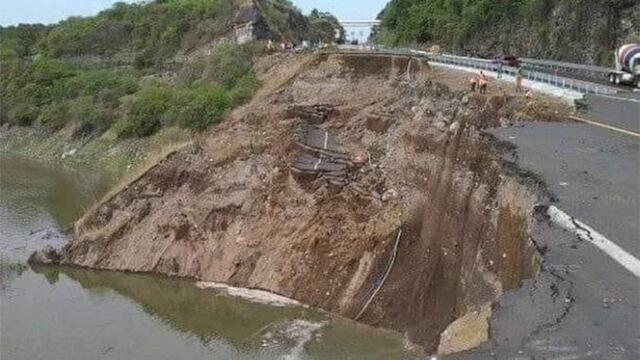Desprendimiento de talud en Michoacán