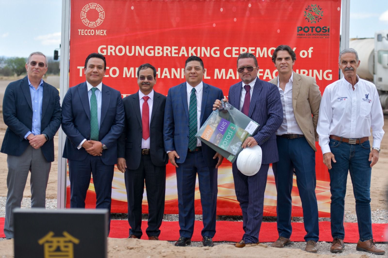 Ricardo Gallardo presenta la planta Tecco del grupo Himile